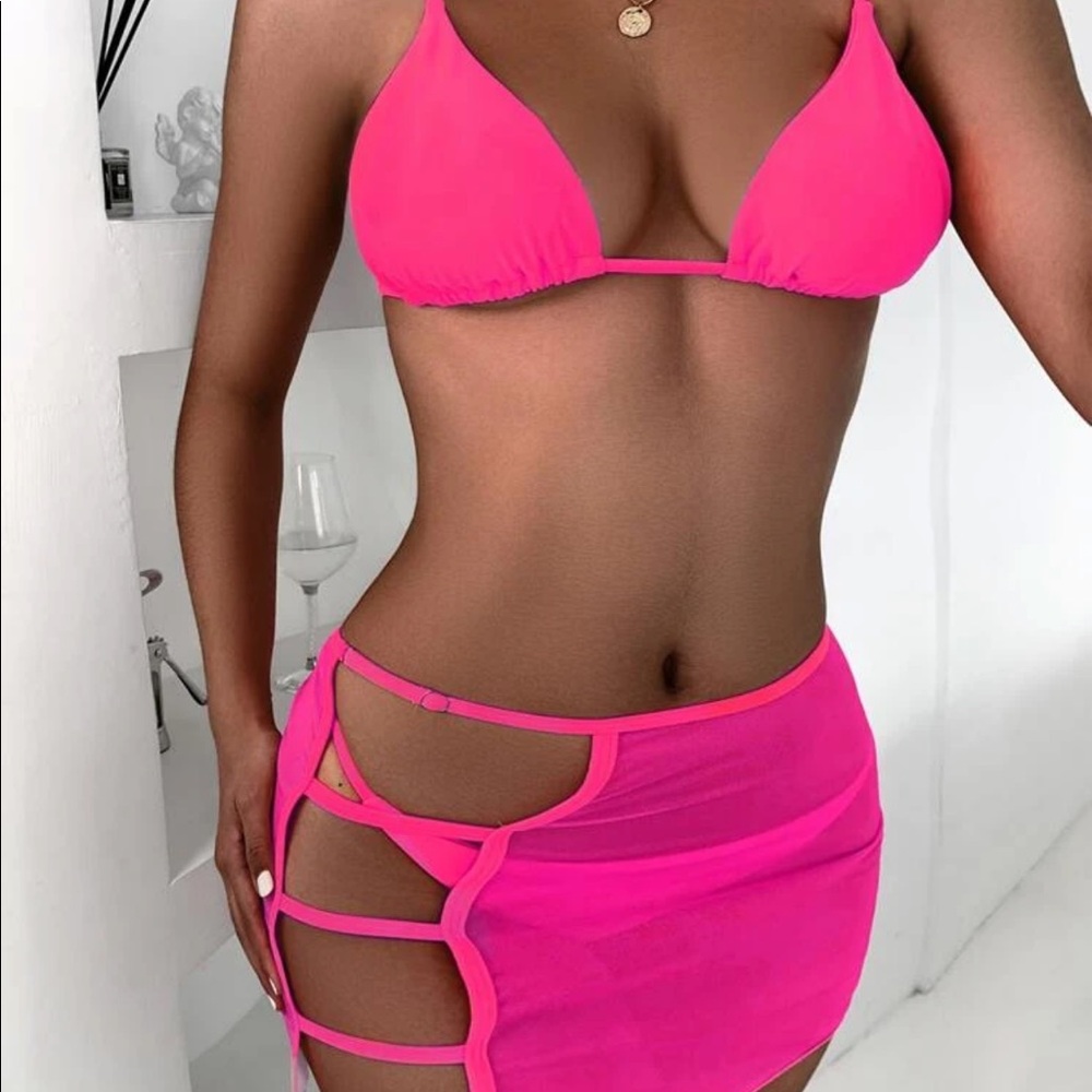 4 piece triangle cut out pink bikini 💕